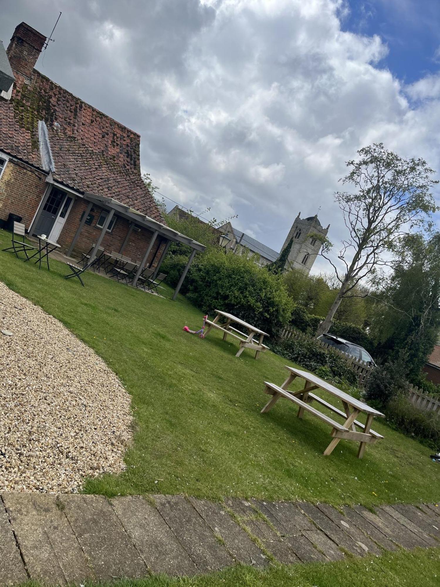 The Crown Inn Gayton  Kültér fotó