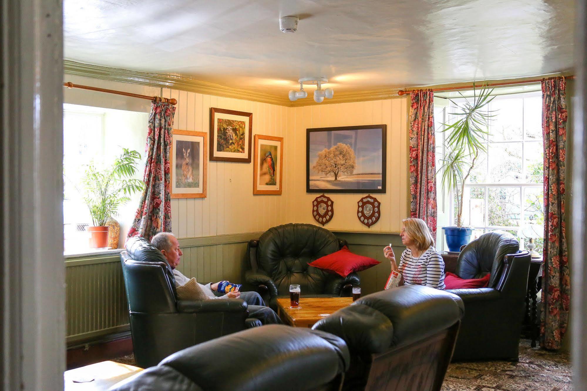 The Crown Inn Gayton  Kültér fotó