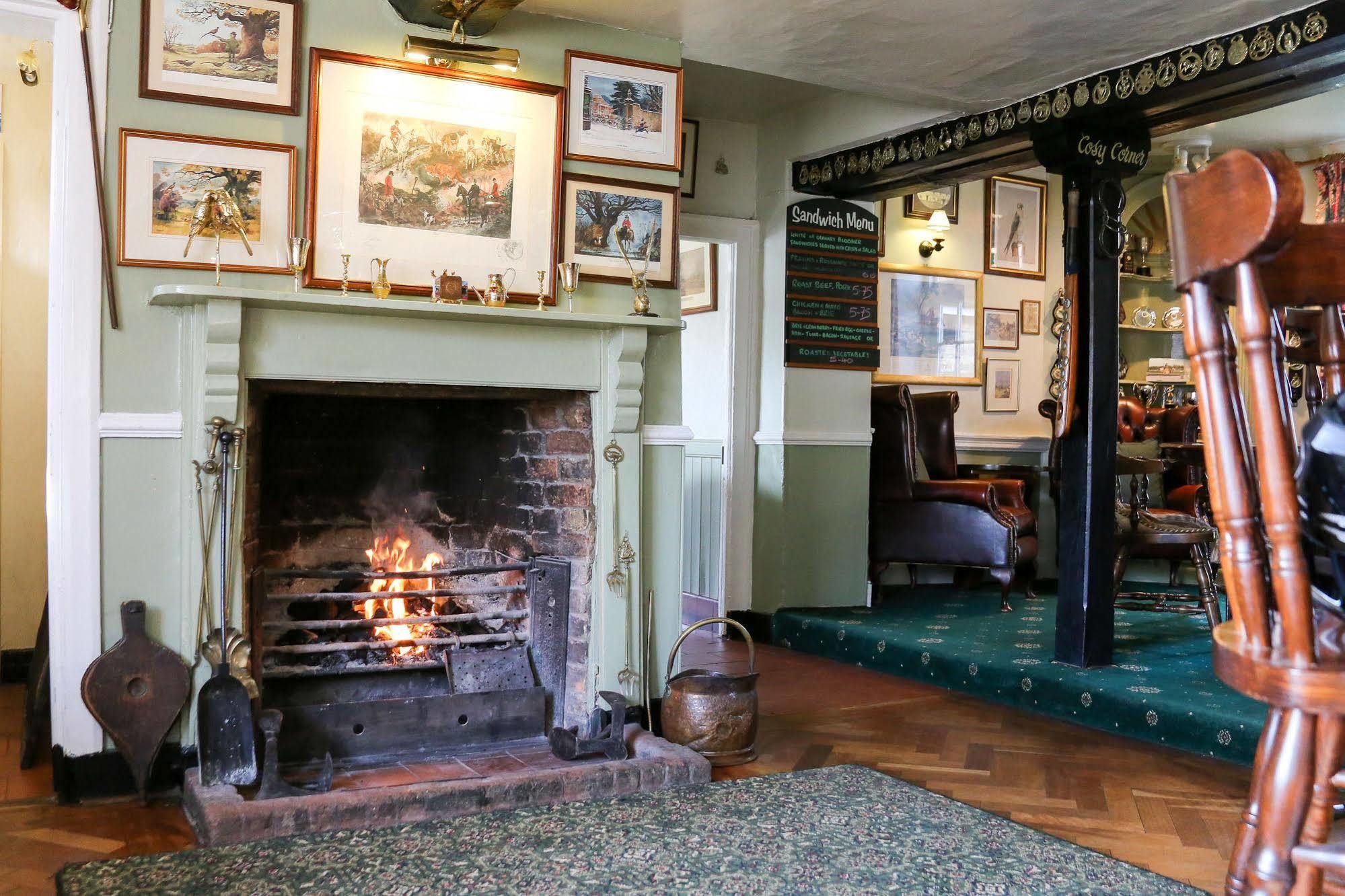 The Crown Inn Gayton  Kültér fotó