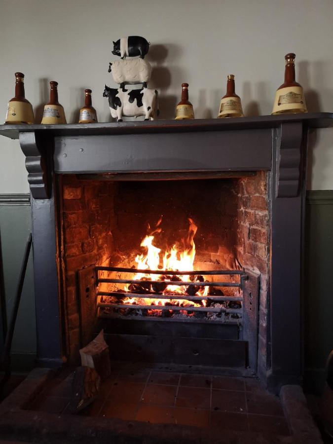 The Crown Inn Gayton  Kültér fotó